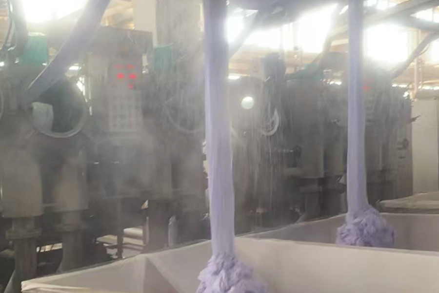 Táirgeadh monarcha dathaithe-táirge leathchríochnaithe as an sorcóir