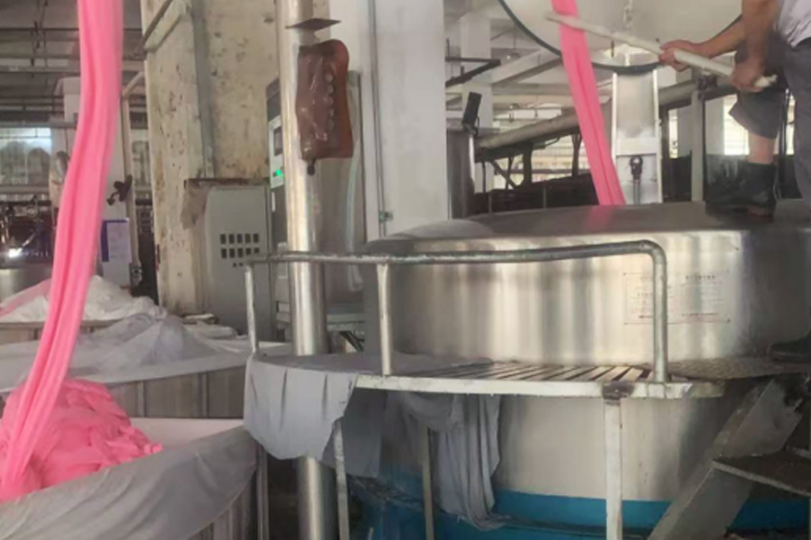 Monarcha dathaithe táirgeadh-crios díhiodráitithe leathchríochnaithe