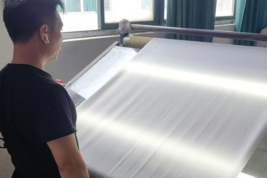 Táirgeadh monarcha dathaithe-limistéar iniúchta táirge críochnaithe