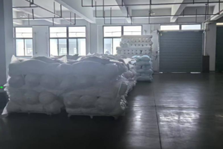 Limistéar táirgthe-go-seachadadh fabraice liath